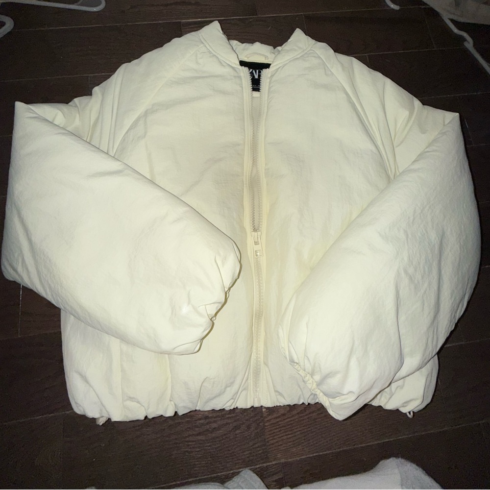 Zara Women's Cream Puffer Jacket